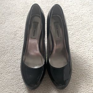 Steve Madden black patent leather pumps